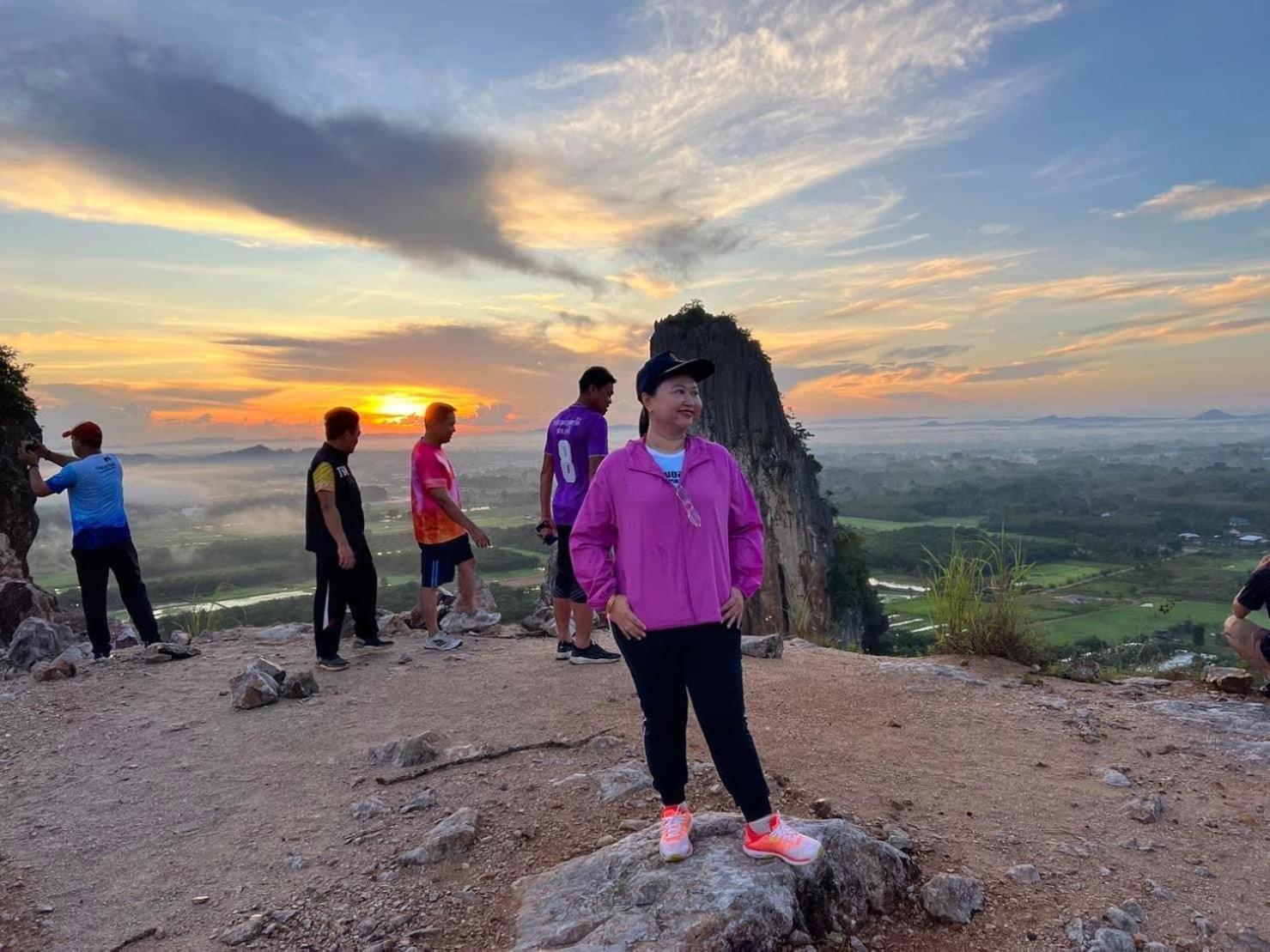 โฮมสเตย์บ้านนายสิงโตเขาคูหา Ban Khu Ha Nai Bagian luar foto