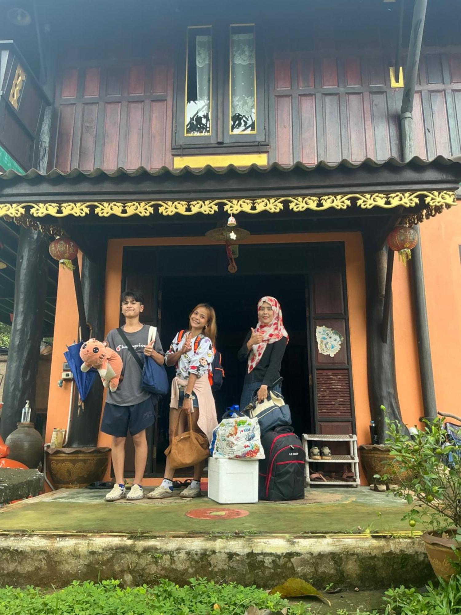 โฮมสเตย์บ้านนายสิงโตเขาคูหา Ban Khu Ha Nai Bagian luar foto